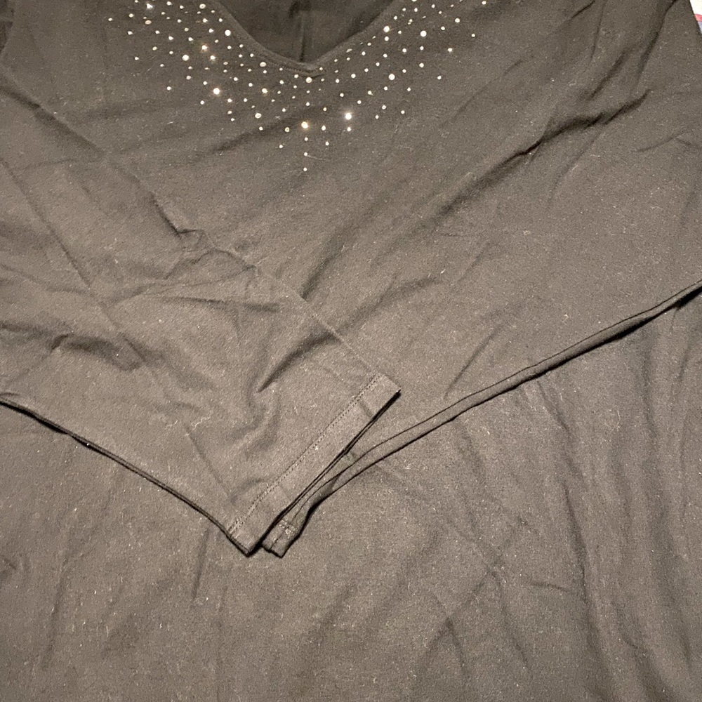 Liz&Me Essentials 2X Black Knit Long Sleeve Top w/ Bling around the V-neck 😁